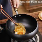 Hand-Forged Iron Wok 24/28cm Uncoated with Wood Lid for Induction Gas - Image 4